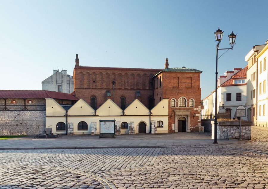 Krakow: Kazimierz District Jewish Heritage Tour - Why Kazimierz deserves a focused walking tour