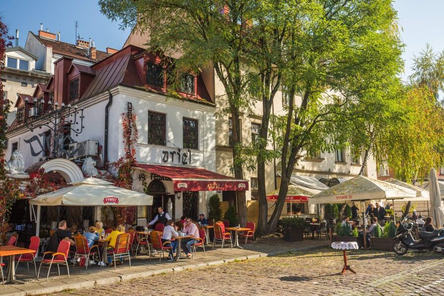 Krakow: Kazimierz Jewish Quarter Walking Tour - Why Kazimierz deserves more than a quick photo stop