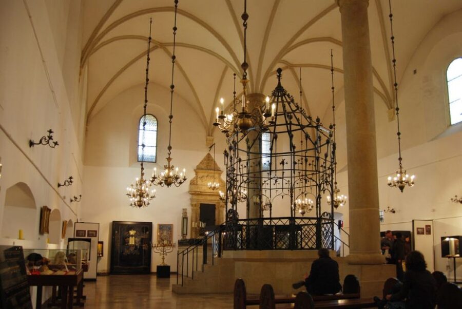 Krakow: Kazimierz Jewish Quarter Walking Tour - Plac Nowy brings Kazimierz into the present