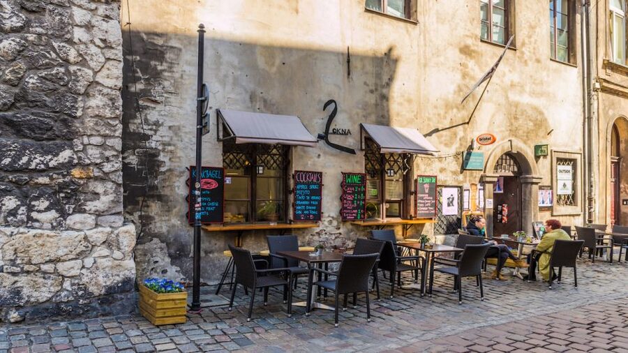 Krakow: Kazimierz Jewish Quarter Walking Tour - How much walking and time should you expect?