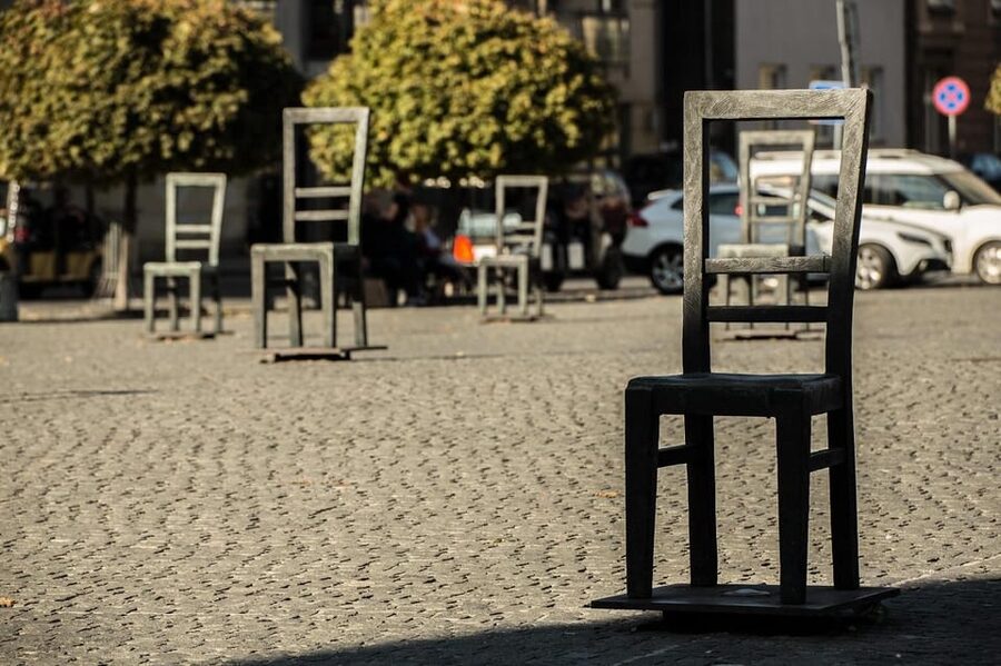 Krakow: Kazimierz, Schindler's Factory & Ghetto Guided Tour - Key points at a glance