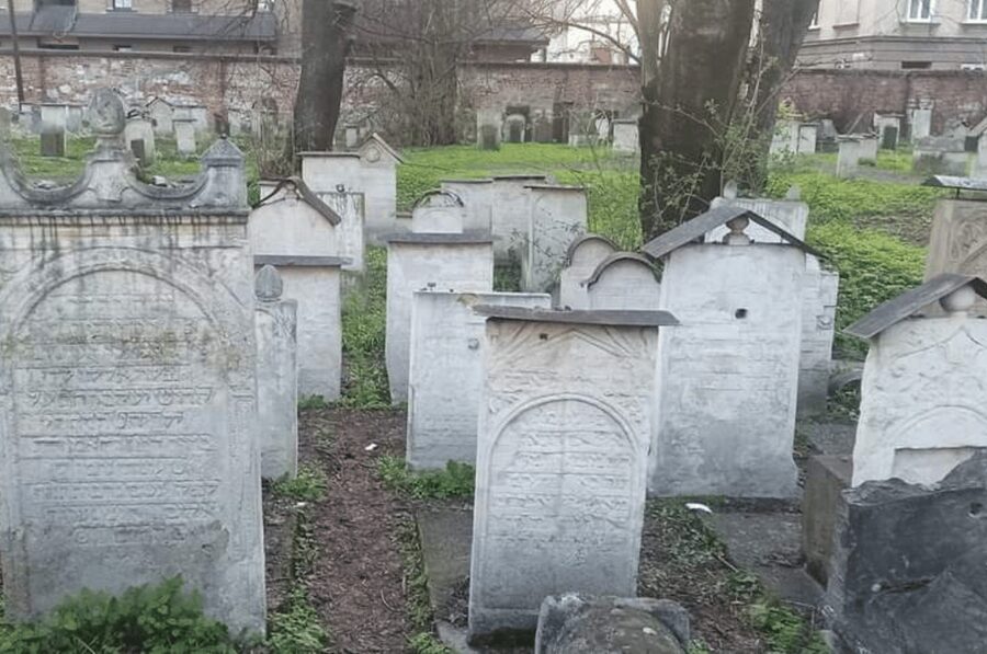 Krakow: Kazimierze Jewish History Tour. Italian - Facing the Second World War and the destroyed community