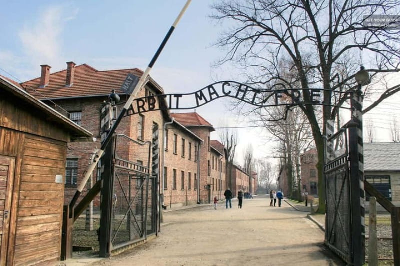 Krakow: Last Minute Auschwitz-Birkenau Guided Tour - Auschwitz I and the gate marked Arbeit macht frei