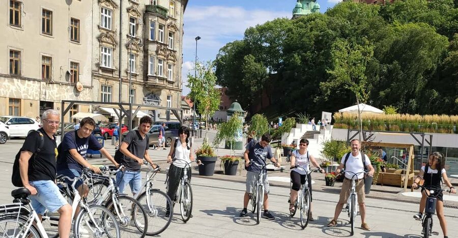 Krakow: Multilingual Tour On Electric Bikes - How the 28-language audio guide changes the experience