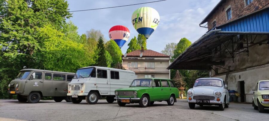 Krakow: Nowa Huta Guided Tour in Vintage Car - The first church and the struggle over religion