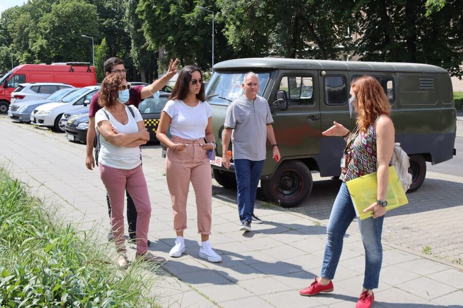 Krakow: Nowa Huta Guided Tour in Vintage Car - What the 150 to 270 minutes feel like