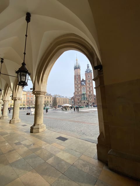 Krakow: Old Town and Kazimierz Guided Bike Tour - Main Market Square, the university, and the Wawel Dragon