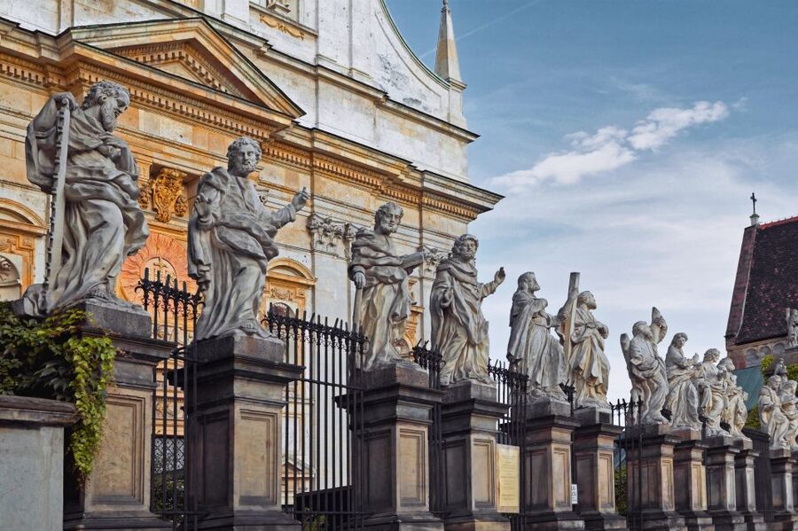 Krakow: Old Town Audioguided walking Tour - Florianska Street, Jan Matejko, and chains