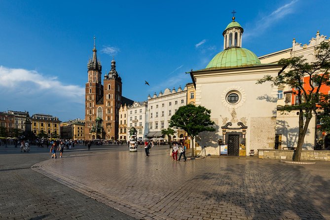 Krakow: Old Town Guided Walking Tour - Spending time in Europe’s great medieval square