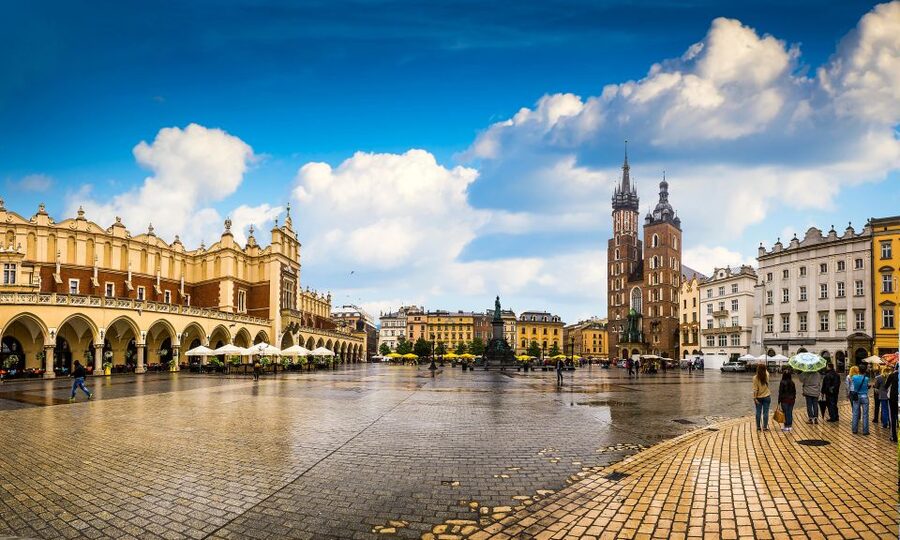 Krakow: Old Town Highlights Private Walking Tour - Wawel Hill and the royal residence