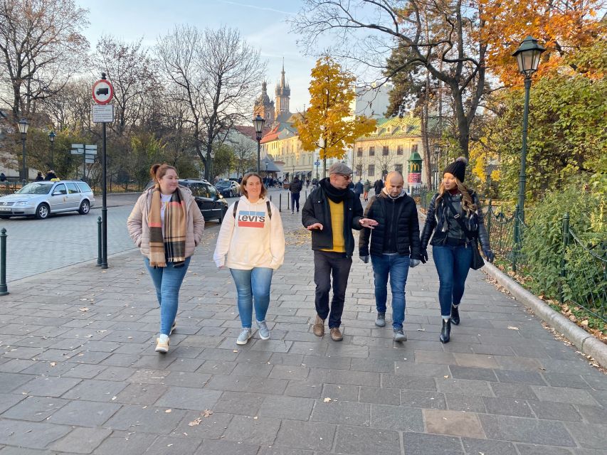 Krakow: Old Town Highlights Walking Tour - Wawel Hill and the Royal Castle