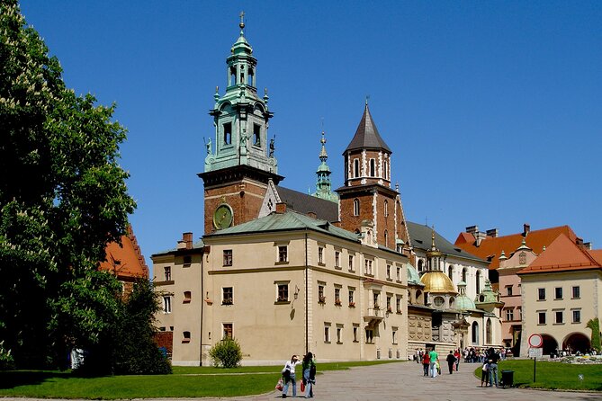 Krakow: Old Town, Jewish Kazimierz and Ghetto Sightseeing by Electric Golf Cart - Crossing into Jewish Kazimierz