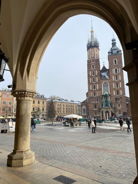 Krakow Old Town & Jewish Quarter: Private Walking Tour - Price, accessibility, and meeting point
