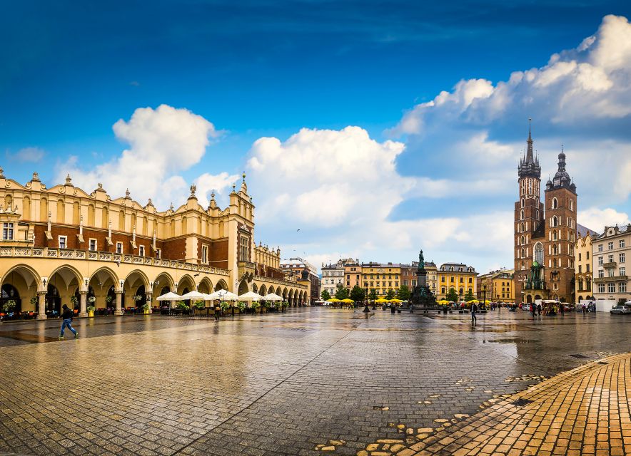 Krakow: Old Town Rynek Underground Entry and Guided Tour - Why the guide matters here