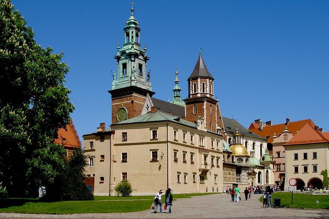 Krakow: Old Town Sightseeing by Golf Cart and Wawel Castle Guided Tour - The Słowacki Theatre and Krakow’s cultural life