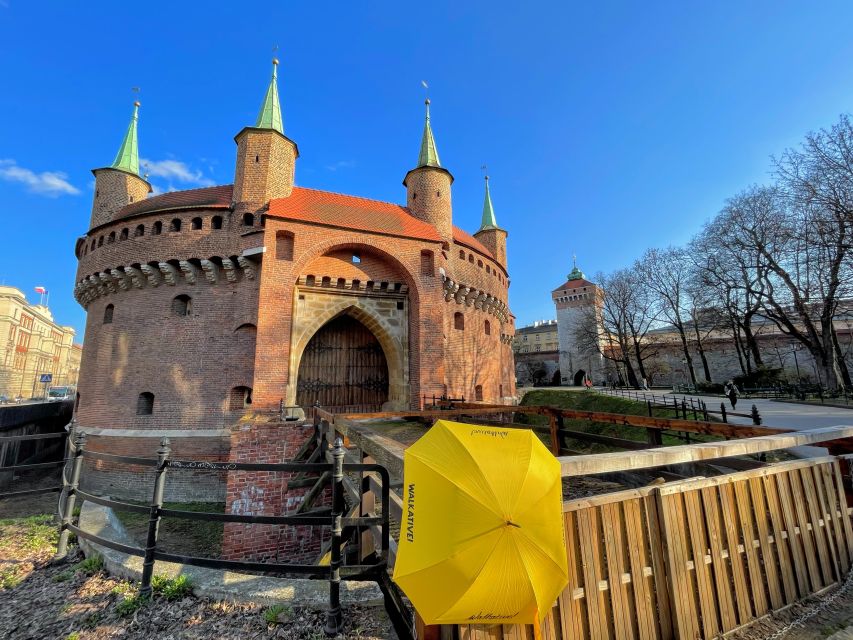 Kraków: Old Town & Wawel Castle Walking Tour in English - Main Market Square and the Cloth Hall