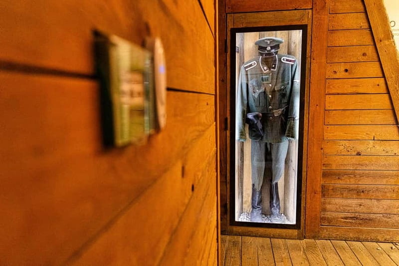 Krakow: Oskar Schindler's Factory Entry Ticket & Guided Tour - The guides make or break the visit
