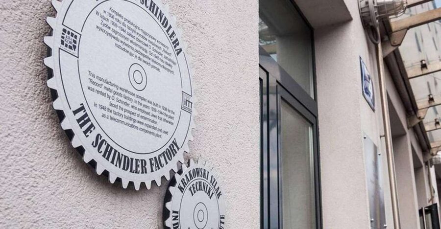 Krakow: Oskar Schindler's Factory Guided Tour&Pickup Options - Narrow rooms and wartime tension