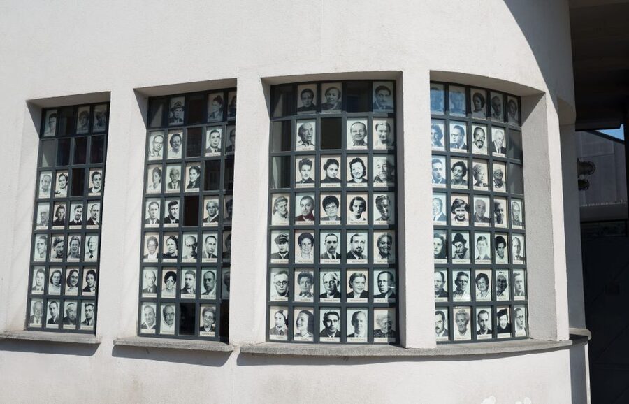 Kraków: Oskar Schindler's Factory Tour and Admission Ticket - The emotional weight of the visit
