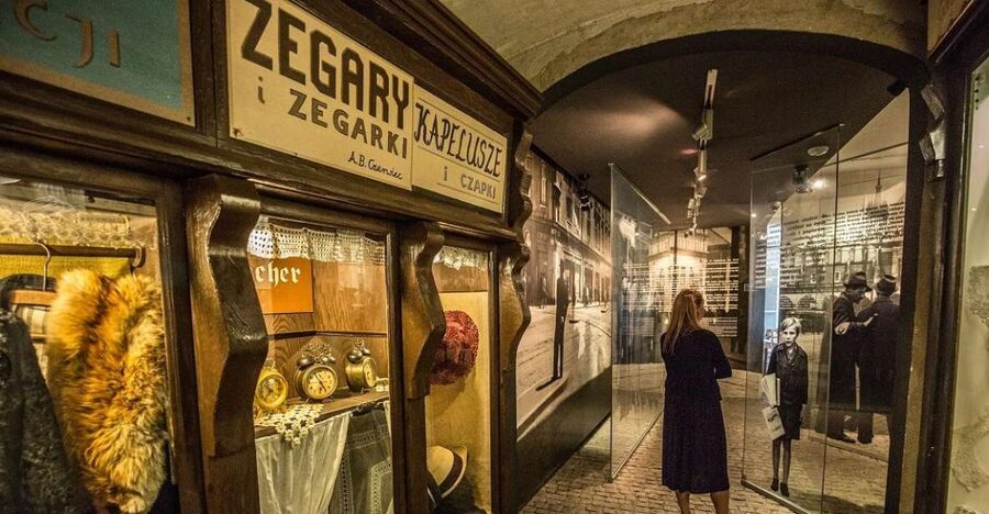 Kraków: Oskar Schindler's Factory Tour and Admission Ticket - Meeting the guide near the factory entrance