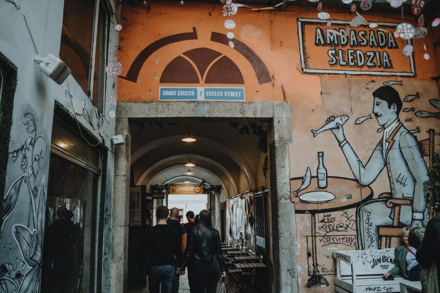 Krakow: Polish Liquor Tasting Guided Tour with Tapas - Miodowa brings spirits and wine