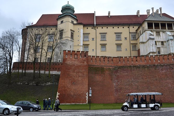 Krakow: Private Guided City Tour by Electric Car - Wawel Castle and Krakow’s royal past