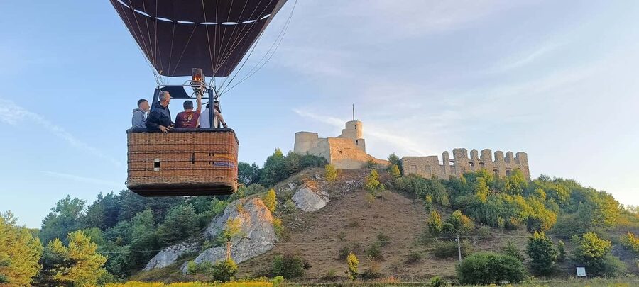 Kraków: Private Hot Air Balloon Flight with Champagne - Who will enjoy this most?