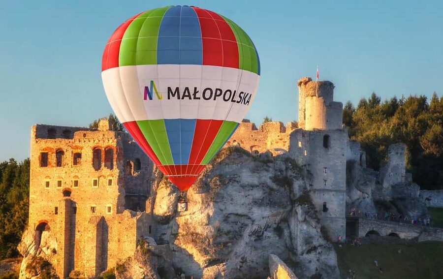 Kraków: Private Hot Air Balloon Flight with Champagne - Returning to the launch point