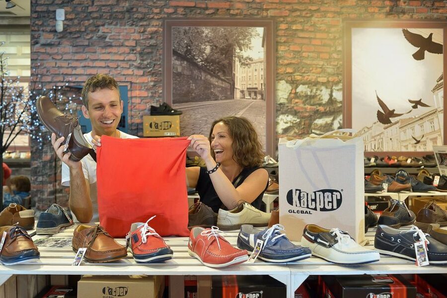 Krakow: Private Shopping Tour with Snacks and Beer Tasting - Why this Kazimierz shopping tour feels different