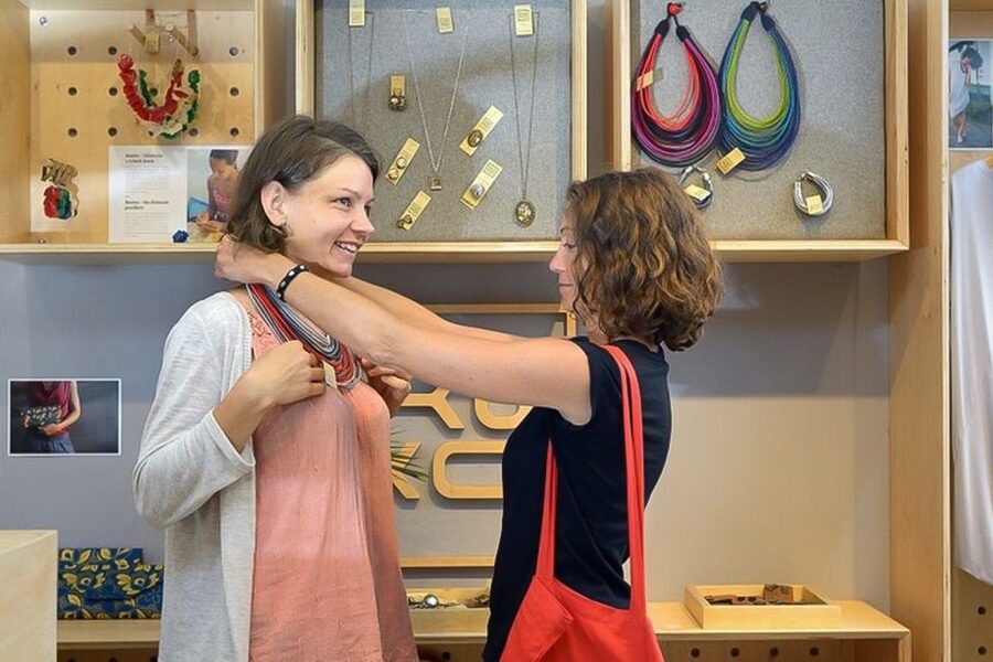 Krakow: Private Shopping Tour with Snacks and Beer Tasting - Polish pottery, regional patterns, and useful souvenirs
