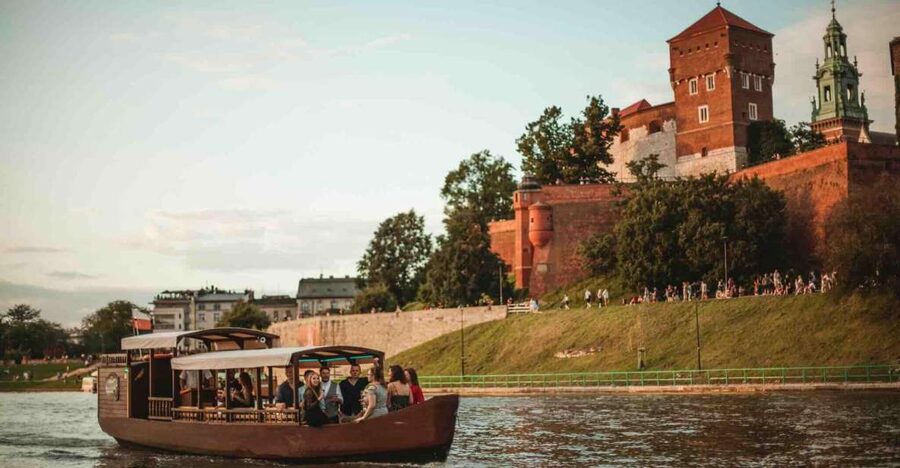 Krakow: Private Traditional Gondola Cruise - Why a private Krakow cruise works so well