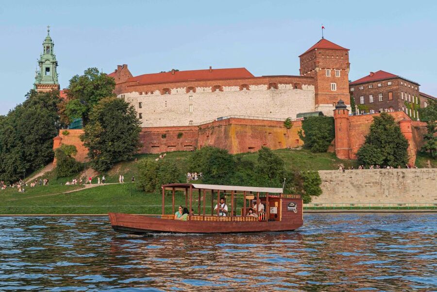 Krakow: Private Traditional Gondola Cruise - Choosing the right time and route