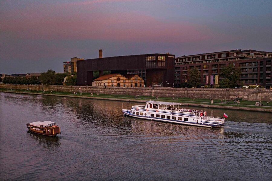Krakow: Private Traditional Gondola Cruise - Practical details that can make the ride better