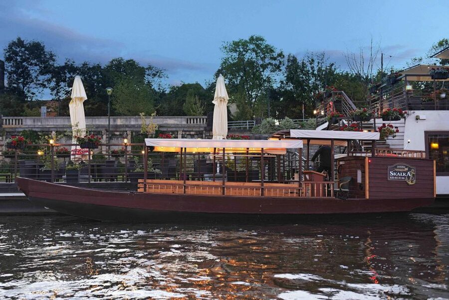 Krakow: Private Traditional Gondola Cruise - The one-hour route along the Vistula