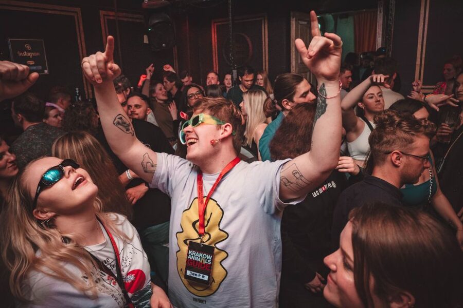 Krakow: Pub Crawl with 1 Hour of Unlimited Alcoholic Drinks - Booking details worth knowing