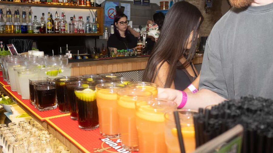 Krakow: Pub Crawl with Shots, Drinks & Skip-the-Line Entry - The photographer and the people you meet
