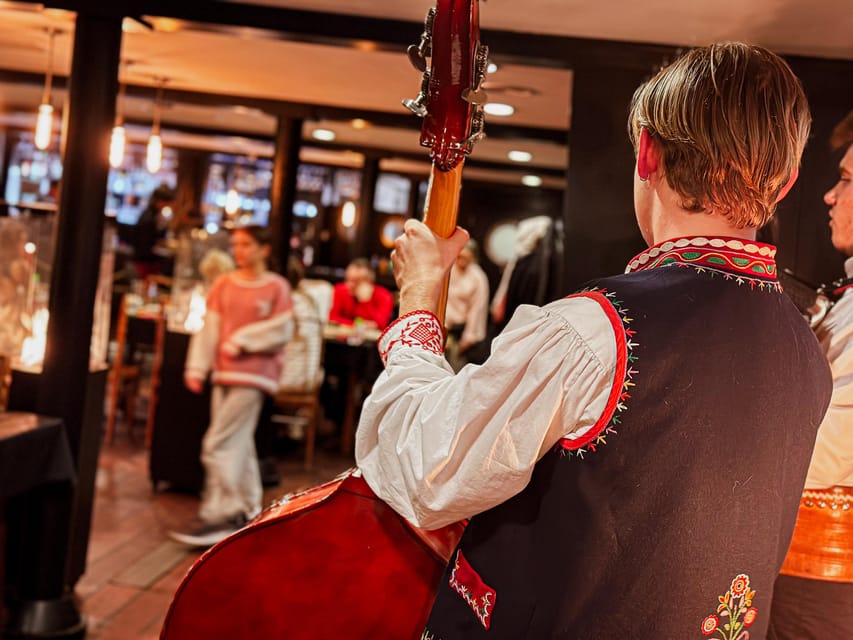 Krakow: Regional Polish Dinner with Vistula River Cruise - Boarding the Vistula for the 30-minute cruise