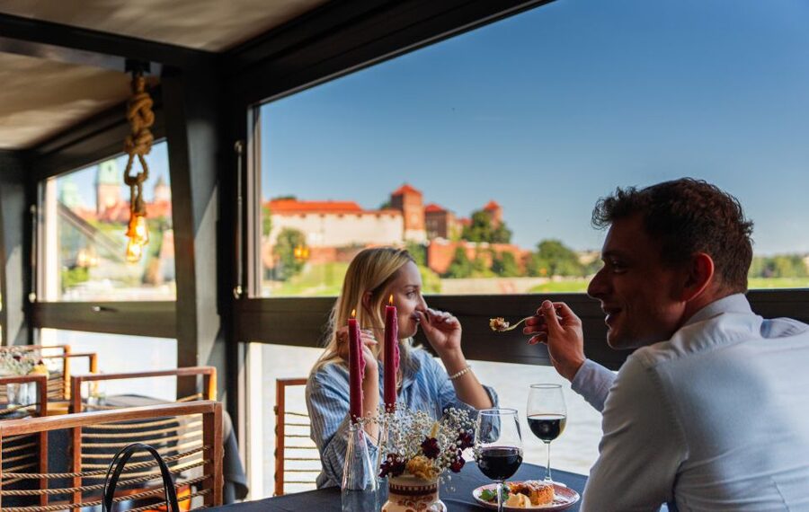 Krakow: Romantic Dinner with a Cruise on the Vistula River - A five-course dinner with a Wawel Castle backdrop