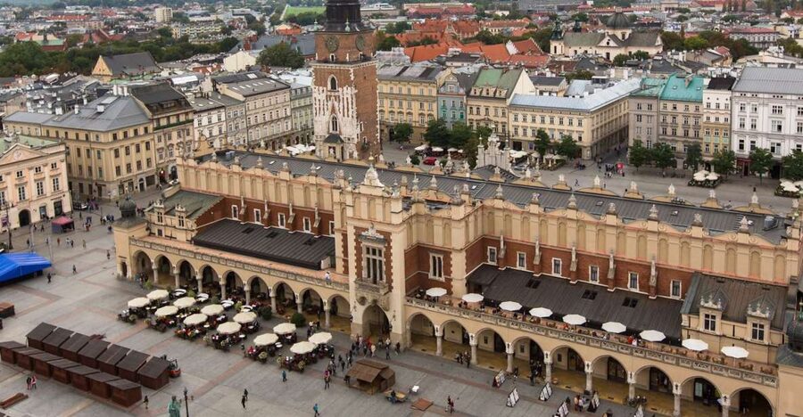 Krakow: Rynek Underground Museum Guided Tour - Medieval streets, stalls, and the business of Kraków