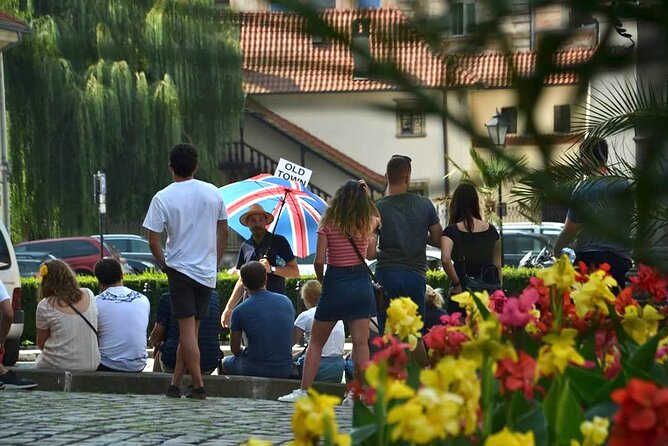 Krakow's Essential Tour of the Old Town and Wawel Castle - Reaching Wawel Cathedral and the royal hill