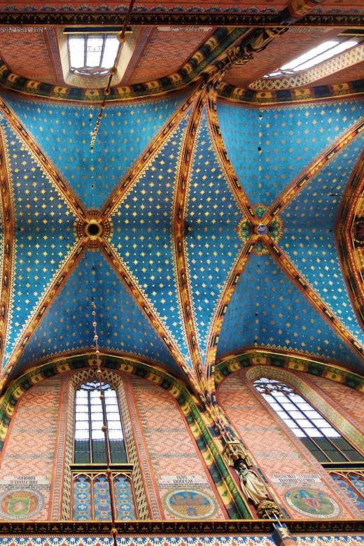 Krakow's Old Town Quick Review & St. Mary's Basilica Visit - Crossing Kraków’s Main Market Square