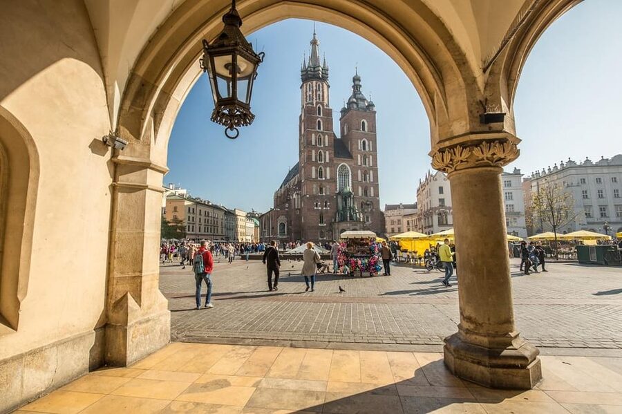 Krakow's Rynek Underground Museum Tour with Ticket and Guide - Seeing the market through everyday objects