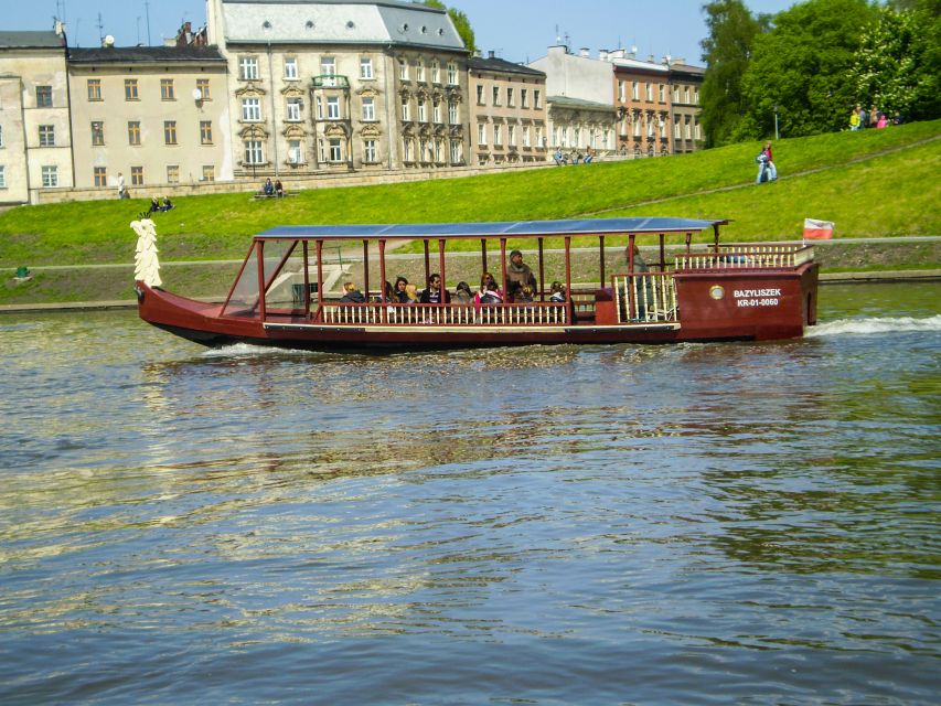 Krakow: Scenic River Cruise - Leaving Wawel and following the quiet Vistula