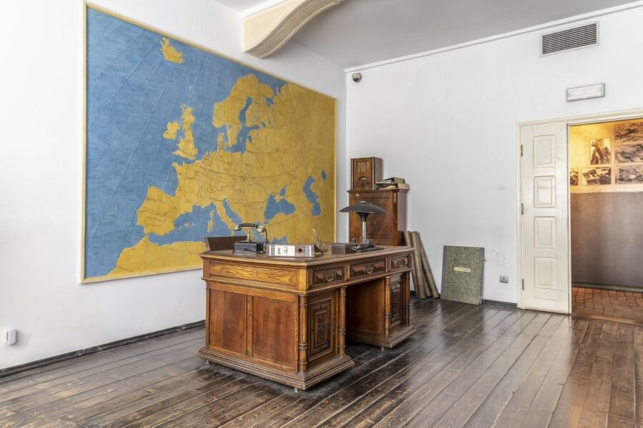Krakow: Schindler's Factory and Jewish Ghetto Guided Tour - The Pharmacy Under the Eagle