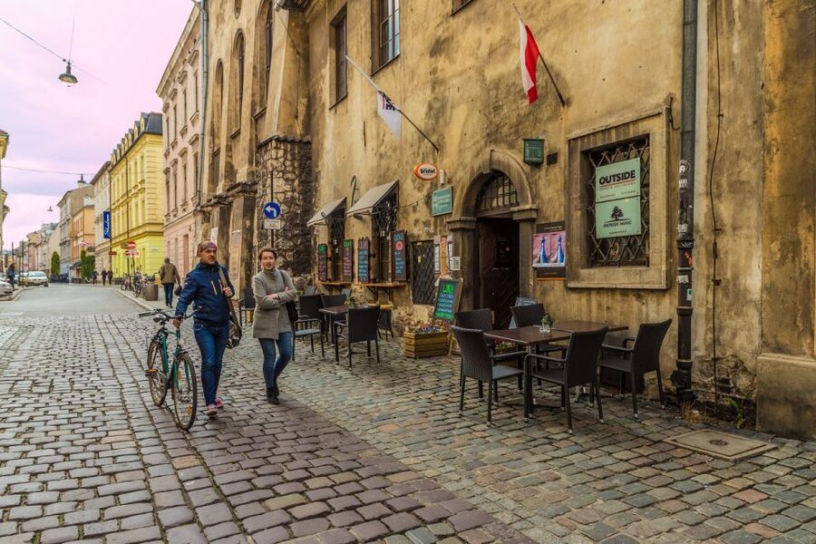 Krakow: Schindler's Factory and Jewish Ghetto Guided Tour - Language, booking, and meeting details