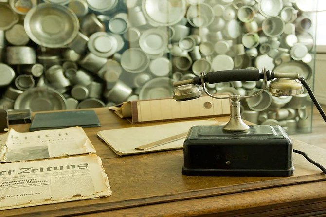 Krakow Schindler's Factory Guided Tour with Admission Ticket - Meeting your guide at Lipowa 4