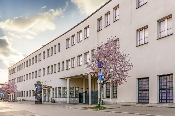 Krakow: Schindler’s Factory Guided Tour with Ticket - Why a guide is worth the extra cost