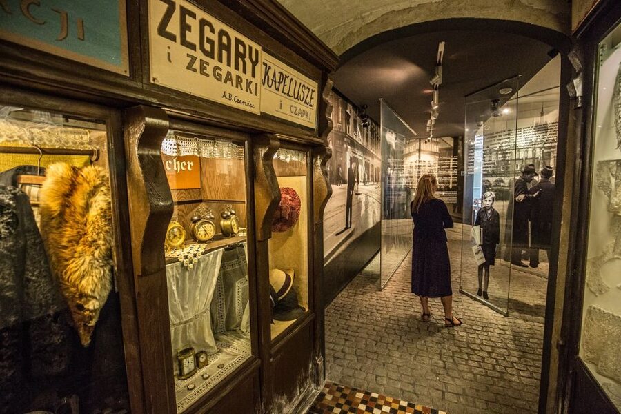 Krakow: Schindler's Factory Tour with Entrance Ticket - Schindler’s role and the factory office