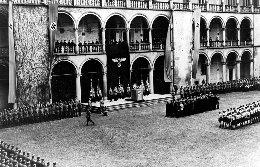 Krakow: Second World War History Guided Walking Tour - Why Krakow’s survival needs explaining