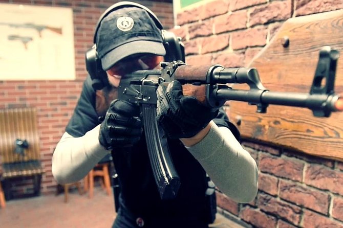 Krakow: Shooting Range - Small Group/Private Options - What the instruction feels like for beginners